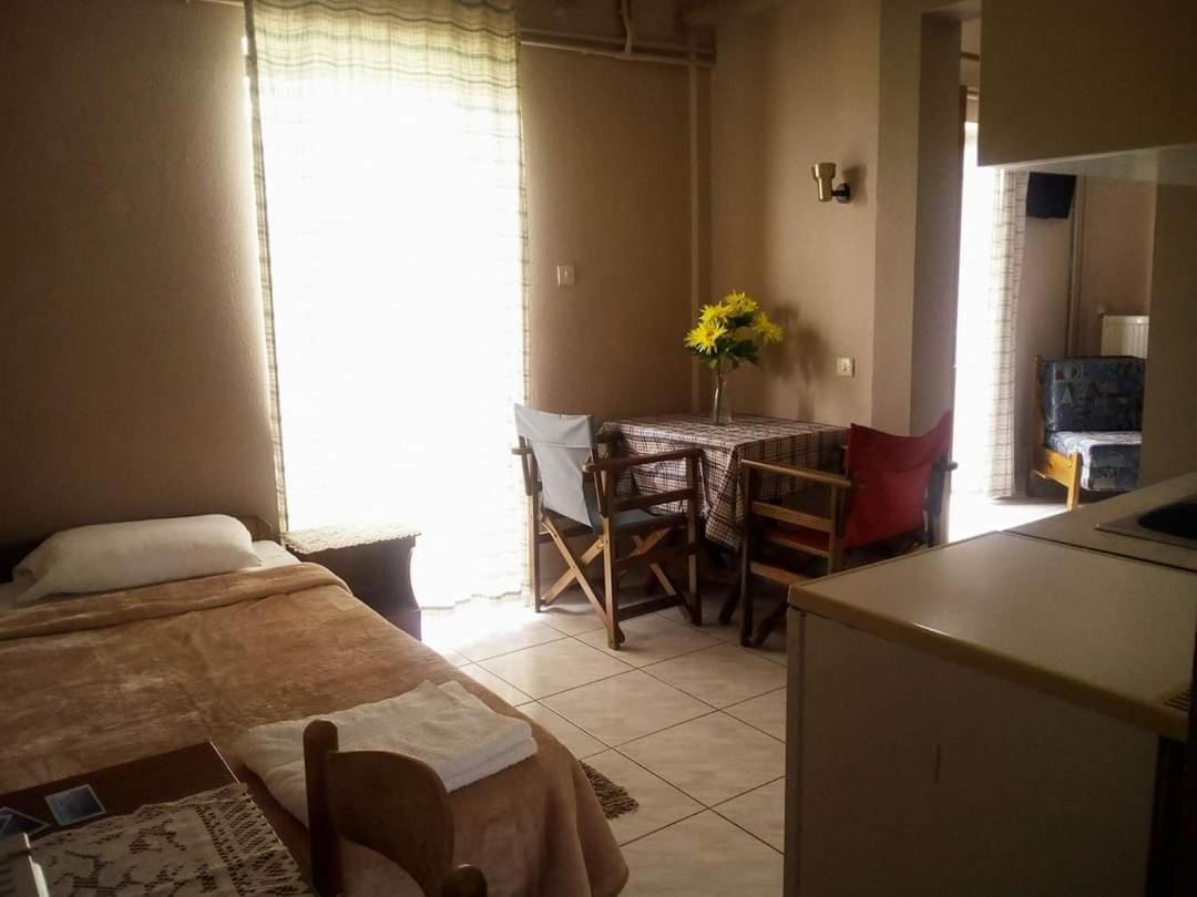 Pansion Vasiliki Apartment Ouranoupoli Bagian luar foto